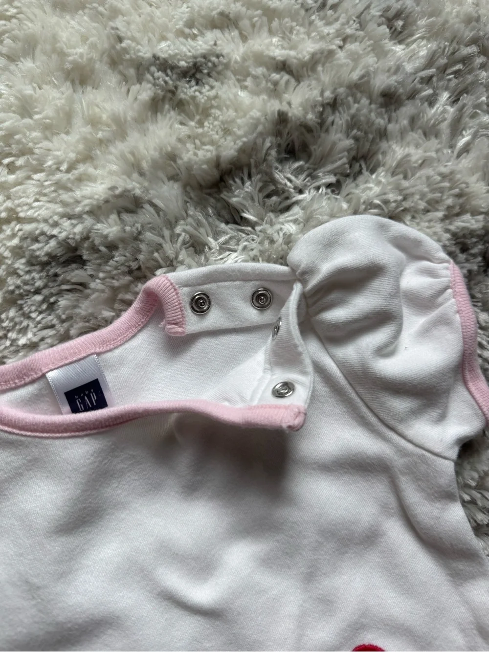 Baby GAP Girls Y2K White & Pink Heart Embroidered Floral Onesie 6-12M